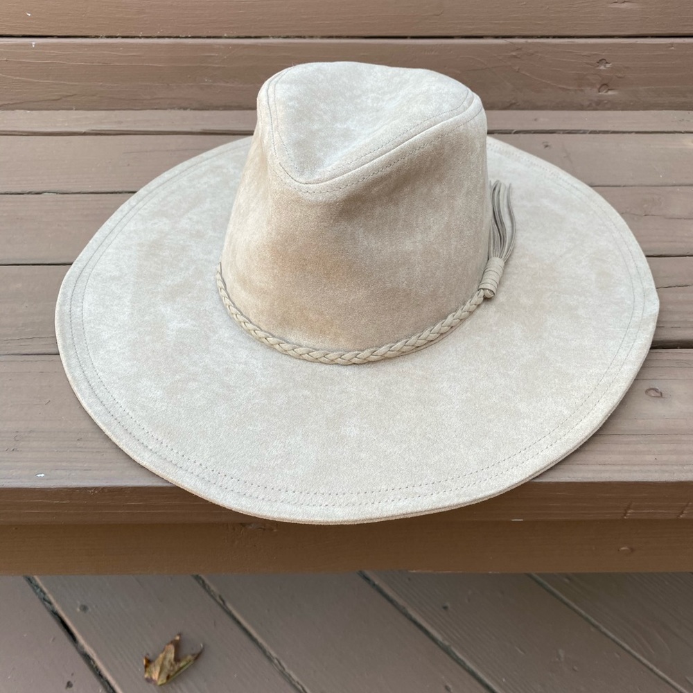 Vici light beige hat